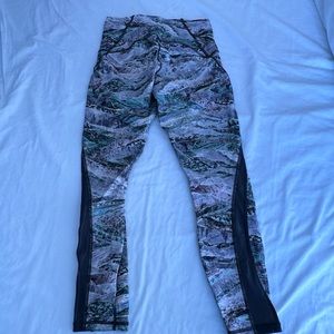 Lululemon like new leggings size 6
